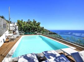 ホテル写真: Sirenuse Villa Sleeps 6 Pool Air Con WiFi