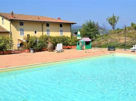 होटल की एक तस्वीर: Serravalle Pistoiese Villa Sleeps 8 Pool WiFi