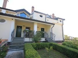 Hotel foto: San Cipriano Picentino Villa Sleeps 6 Pool Air Con