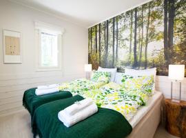 Hotel Hiisi Hill, hotell i Jämsä