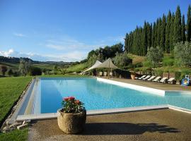 Foto di Hotel: Ellerone Villa Sleeps 16 Pool Air Con WiFi
