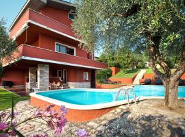 Hotel kuvat: Villa Bartolomea Villa Sleeps 10 Pool Air Con WiFi