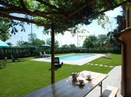 Hotelfotos: Scalvaia Villa Sleeps 8 Pool WiFi