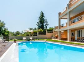 Хотел снимка: Mpastouni Villa Sleeps 12 Pool Air Con WiFi