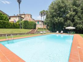 酒店照片: Crespina Villa Sleeps 13 Pool WiFi