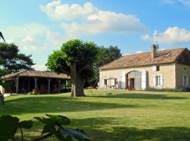 A picture of the hotel: Levignac-de-Guyenne Villa Sleeps 10 Pool Air Con