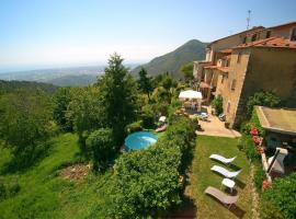 होटल की एक तस्वीर: Motrone di Versilia Villa Sleeps 4 with Pool