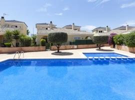 Foto di Hotel: Denia Villa Sleeps 6 Pool Air Con WiFi