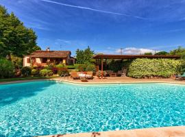 호텔 사진: Monte San Savino Villa Sleeps 9 Pool WiFi