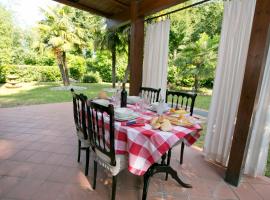 Ξενοδοχείο φωτογραφία: Desenzano del Garda Apartment Sleeps 4 Pool