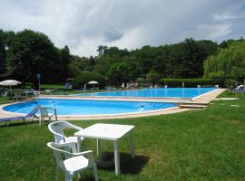Hotelfotos: Ispra Villa Sleeps 5 Pool