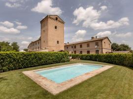 Hotel Foto: Torri Villa Sleeps 6 Pool