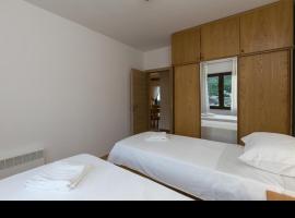 Hotel Foto: apartments setemana - superior two bedroom apartment with balcony and swimmin...