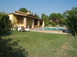 Хотел снимка: Perelli Villa Sleeps 5 Pool Air Con WiFi