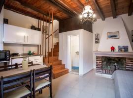 Foto di Hotel: Traditional Cozy House in the Village Ano Garounas