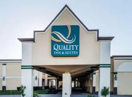 Quality Inn & Suites Conference Center Across from Casino, hotel in Erie