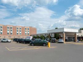 Clarion Hotel & Suites, hotel in Brandon