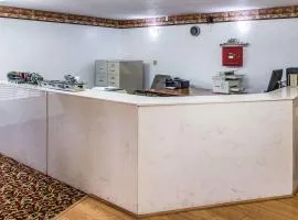 Econo Lodge Inn & Suites Albany North