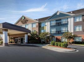 होटल की एक तस्वीर: Quality Suites Pineville - Charlotte