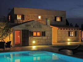 Gambaran Hotel: Muro Villa Sleeps 6 Pool Air Con WiFi