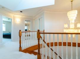 호텔 사진: 3 Private, spacious, bright rooms in a Gorgeous house