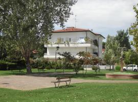 Hotel Photo: Radioso bilocale con giardino nel cuore di Ravenna