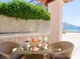 Hotel fotoğraf: apartments kanjuo by the sea - comfort one bedroom apartment with terrace and...