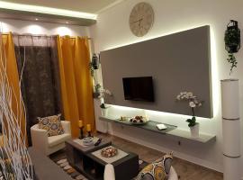 होटल की एक तस्वीर: 'Golden Aurora' Apartment With Elegant Style