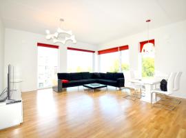 Hotel fotografie: Modern and spacious apartment in a quiet center! Great location!