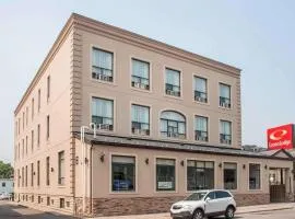 Woodstock Inn and Suites