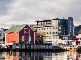 होटल की एक तस्वीर: Vestnes Fjordhotell