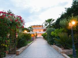 Foto di Hotel: Luxury villa with private pool