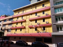 HOTEL AMBASSADOR 1, ξενοδοχείο σε Λαμπουάν