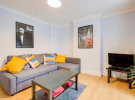 Hotel Foto: Ruislip Town Centre - Whole Ground Floor Flat