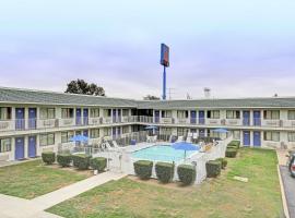 Motel 6-San Marcos, TX, hôtel à San Marcos