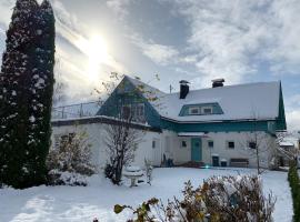 Blaues Haus Ferienwohnung Bodensdorf Ossiacher See Gerlitzen Alpe, ξενοδοχείο σε Bodensdorf