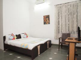 Hotel Photo: OYO 16825 Home Cozy Green View Stay Goverdhan Villas