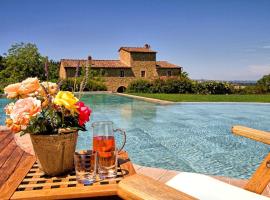 Фотографія готелю: Petrognano Villa Sleeps 16 Pool Air Con WiFi