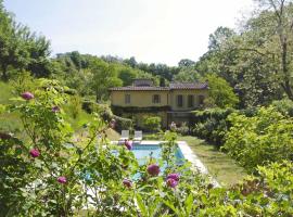 A picture of the hotel: Santa Lucia II Villa Sleeps 8 WiFi