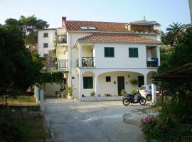 Hotel Photo: Jelsa Apartment Sleeps 3 Air Con WiFi T221011