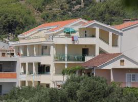 A picture of the hotel: Tucepi Apartment Sleeps 3 Air Con WiFi T466373