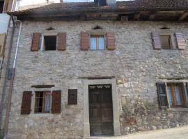 Hotel Photo: Casa in pietra in Carnia