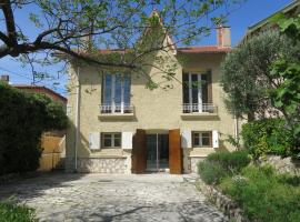 Foto do Hotel: Maison avec jardin sur une colline