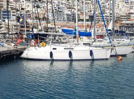 รูปภาพของโรงแรม: NOMOS Greece SAILING boat (DOUFUR)