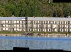 AmericInn by Wyndham Saint Ignace Lakefront