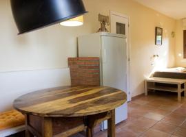 Hotel Photo: Roca de Malvet Villa Sleeps 6 Pool WiFi