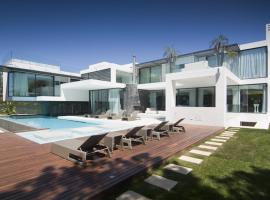 Hotel kuvat: Quinta do Lago Villa Sleeps 8 Pool Air Con WiFi