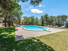 Hotel Foto: Vale de Cavalos Villa Sleeps 14 Pool WiFi