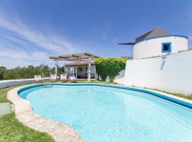 Hotel kuvat: Atalaia de Cima Villa Sleeps 14 Pool WiFi