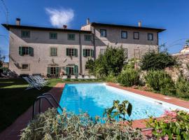 Hotel Foto: Casciana Terme Villa Sleeps 22 Pool Air Con WiFi